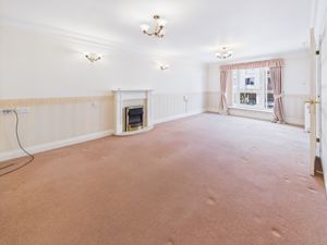 LIVING ROOM- click for photo gallery